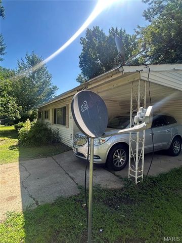 9822 Treadway Lane, St Louis, MO 63134