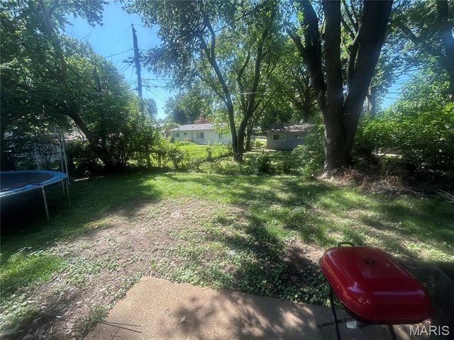 9822 Treadway Lane, St Louis, MO 63134
