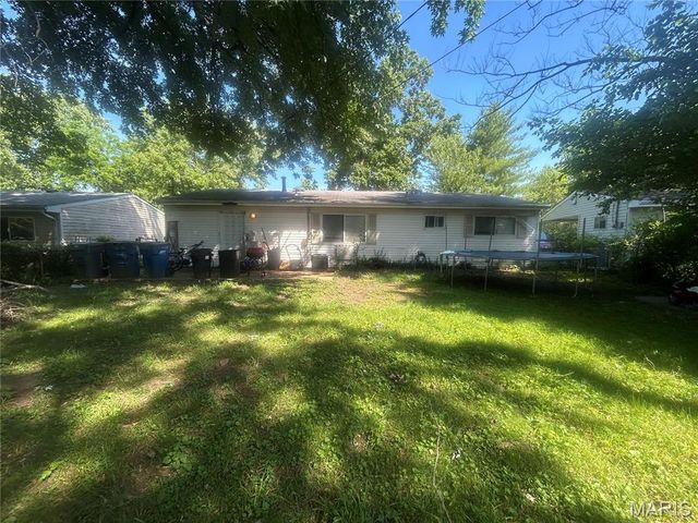 9822 Treadway Lane, St Louis, MO 63134