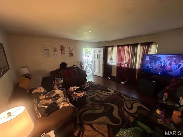 9822 Treadway Lane, St Louis, MO 63134