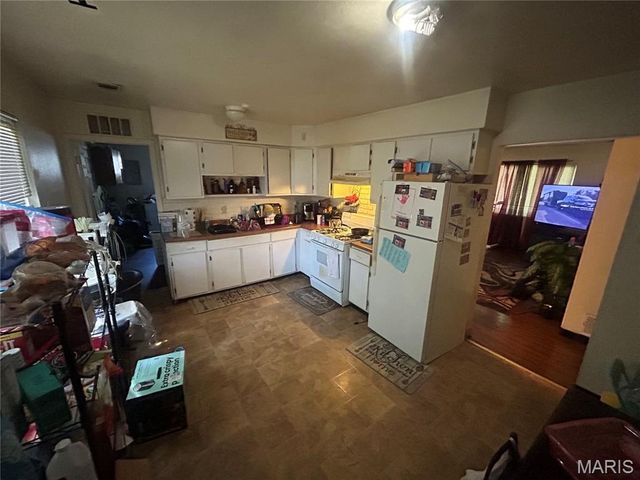 9822 Treadway Lane, St Louis, MO 63134