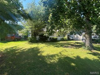 9822 Treadway Lane, St Louis, MO 63134
