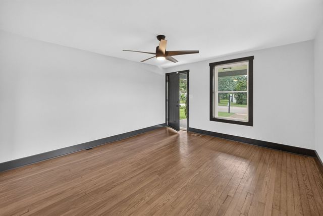 502 5th St, Lawrenceburg, TN 38464