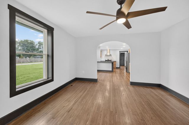 502 5th St, Lawrenceburg, TN 38464