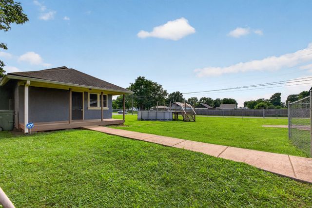 502 5th St, Lawrenceburg, TN 38464