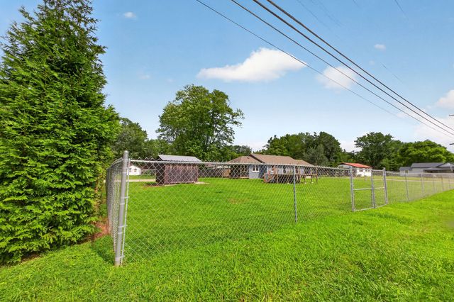502 5th St, Lawrenceburg, TN 38464