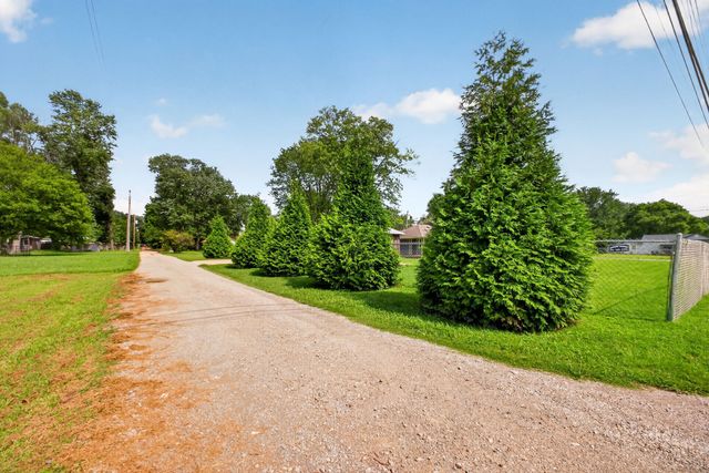 502 5th St, Lawrenceburg, TN 38464