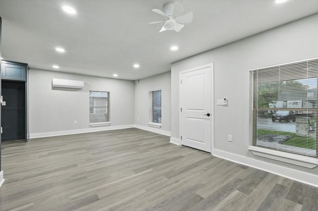 217 N Hawkins Street, Waxahachie, TX 75165