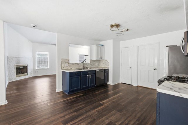 24407 Strong Pine Drive, Houston, TX 77336