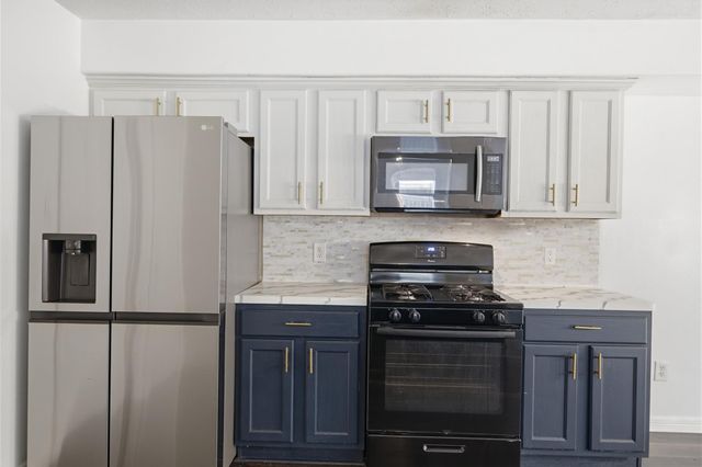 24407 Strong Pine Drive, Houston, TX 77336