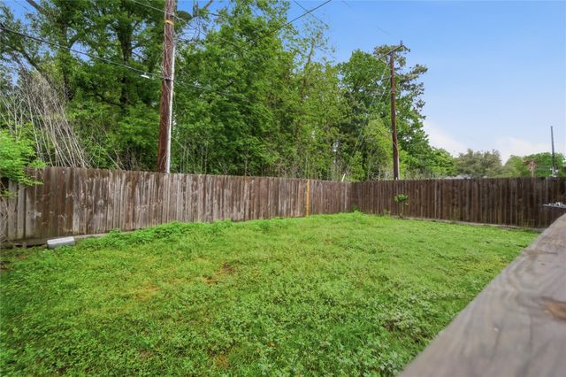 24407 Strong Pine Drive, Houston, TX 77336