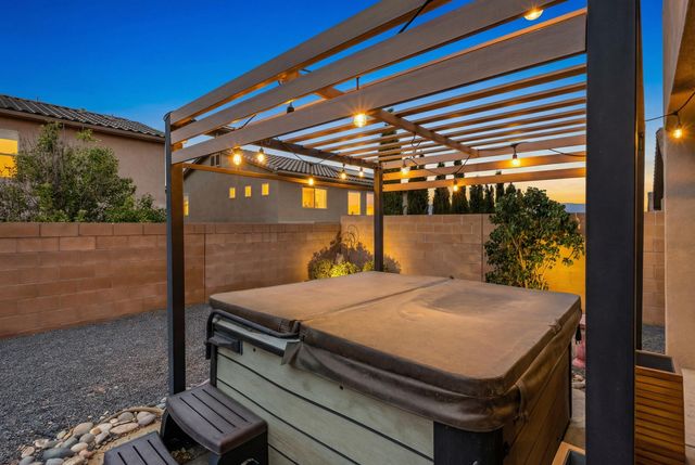 8609 Chilte Pine Road NW, Albuquerque, NM 87120