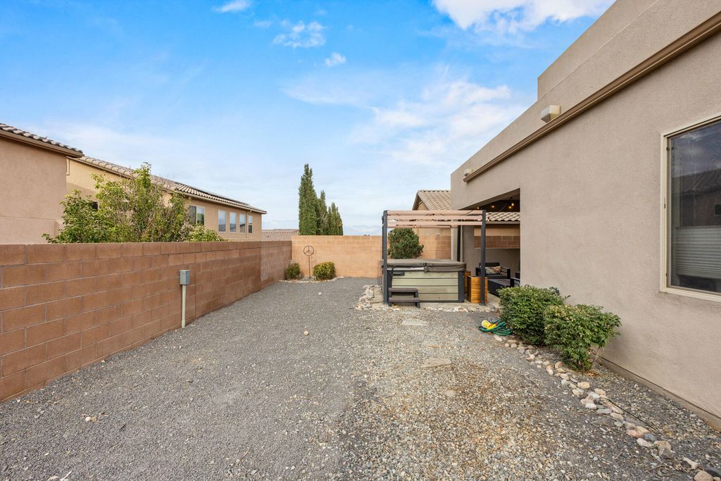 Image 35 of property listing at 8609 Chilte Pine Road NW, Albuquerque, NM 87120