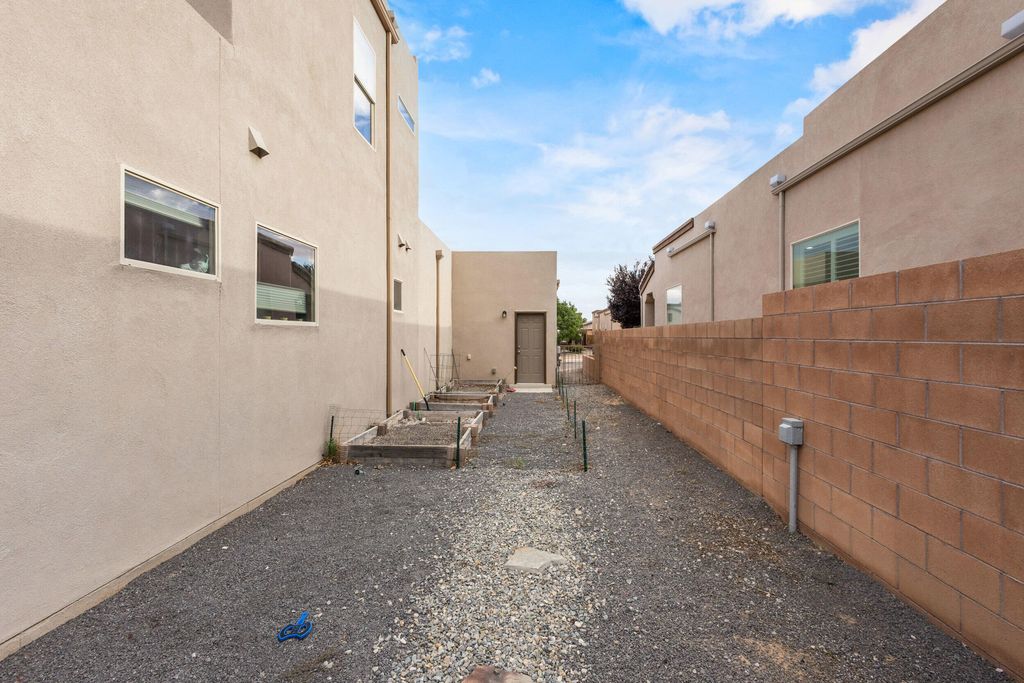 Image 36 of property listing at 8609 Chilte Pine Road NW, Albuquerque, NM 87120