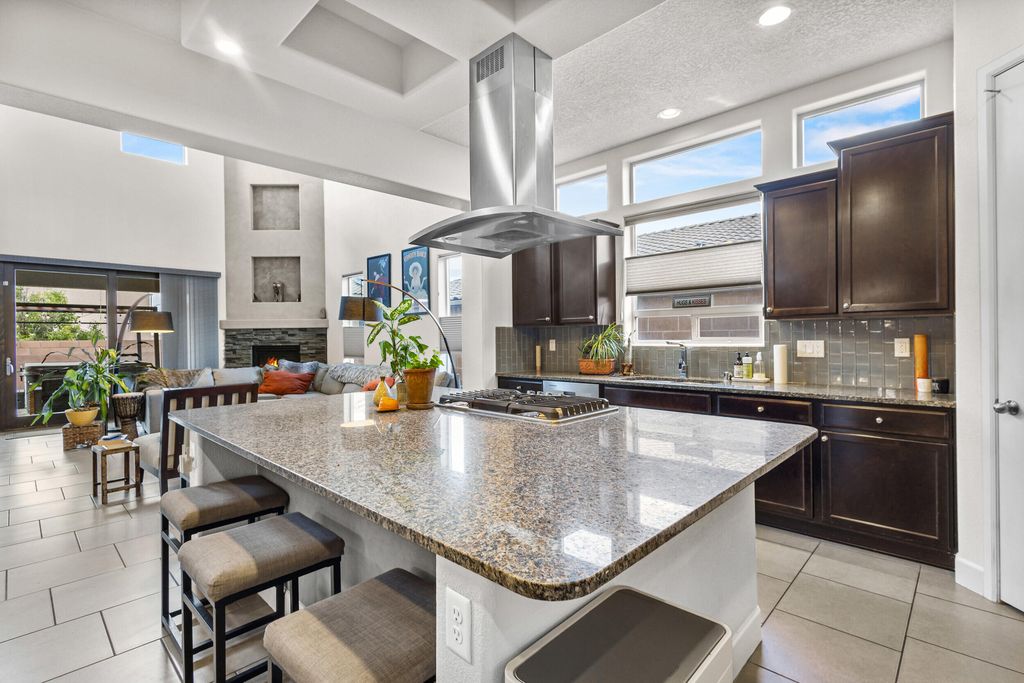 Image 4 of property listing at 8609 Chilte Pine Road NW, Albuquerque, NM 87120