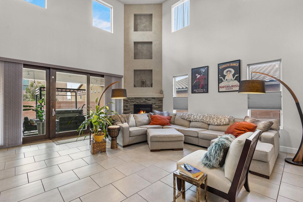 Image 6 of property listing at 8609 Chilte Pine Road NW, Albuquerque, NM 87120