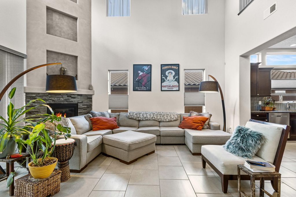 Image 7 of property listing at 8609 Chilte Pine Road NW, Albuquerque, NM 87120