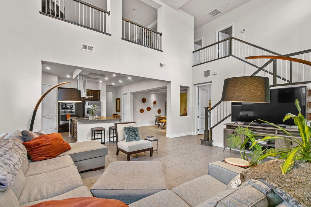 Image 9 of property listing at 8609 Chilte Pine Road NW, Albuquerque, NM 87120