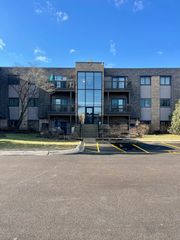 1442 STONEBRIDGE Circle I8, Wheaton, IL 60189