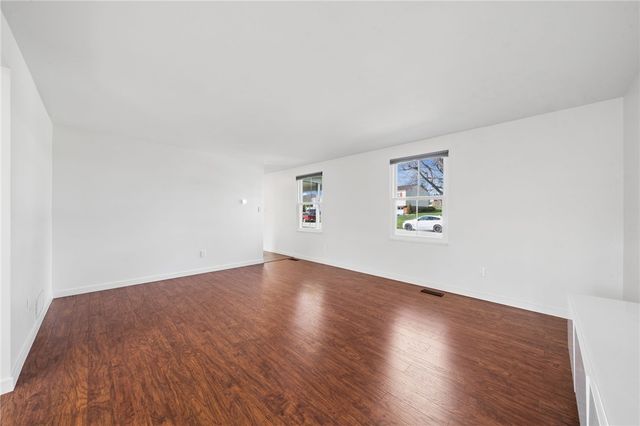 117 Mohawk Drive, Hempfield Twp, PA 15601