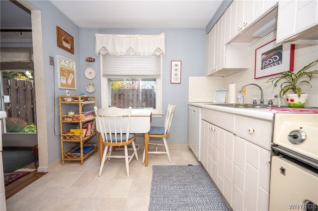 50 Hamlin Sq H, Amherst, NY 14221
