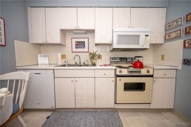 50 Hamlin Sq H, Amherst, NY 14221