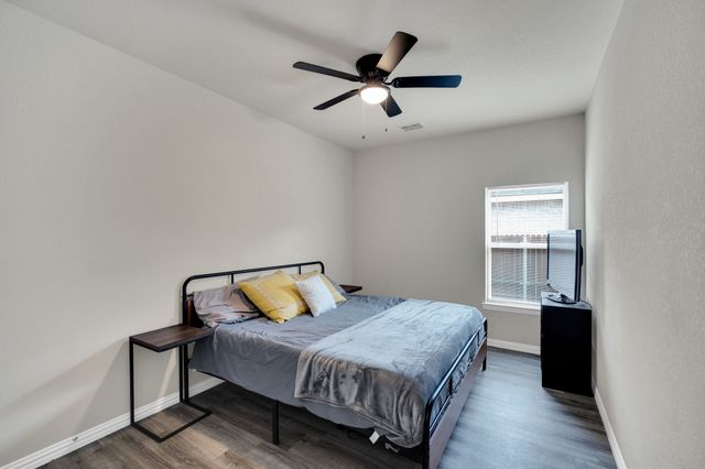 503 Woodhaven Drive, Waxahachie, TX 75165