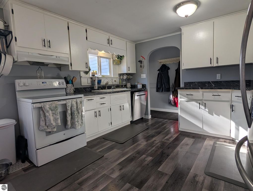 Image 4 of property listing at 11380 Philips Street, Fife Lake, MI 49633