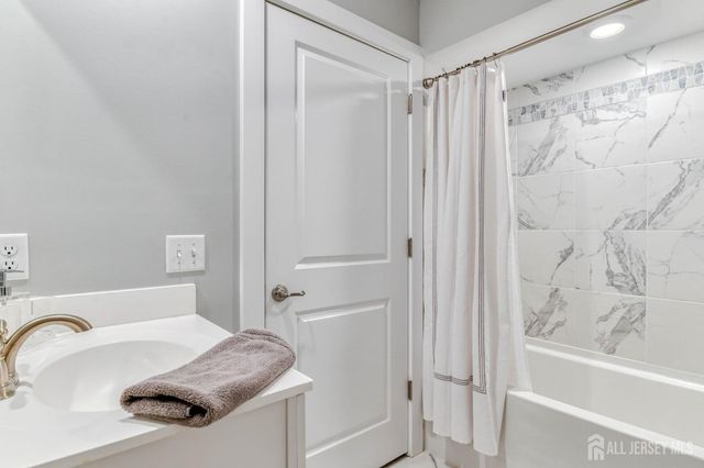 1529 Paxton Lane, Monroe, NJ 08831