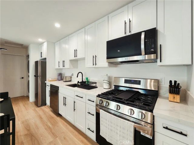 22131 Bassett Street, Canoga Park, CA 91303