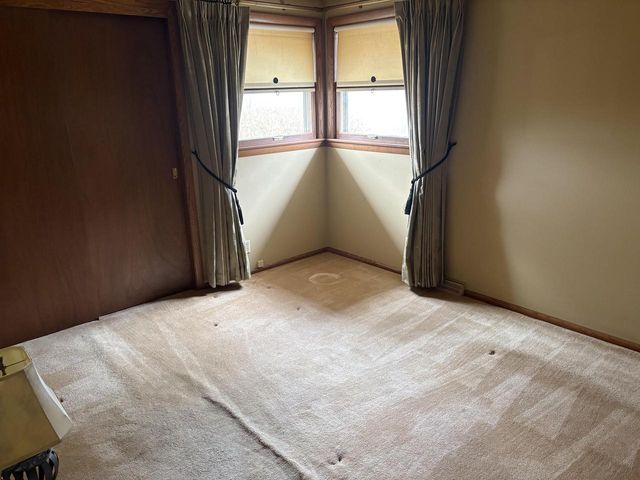 231 E Sunset DRIVE, Oak Creek, WI 53154