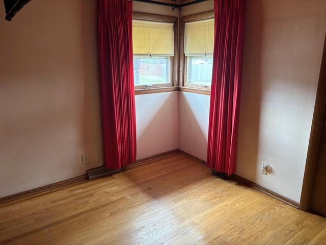 231 E Sunset DRIVE, Oak Creek, WI 53154