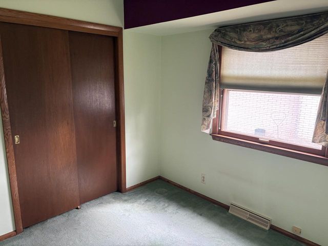 231 E Sunset DRIVE, Oak Creek, WI 53154