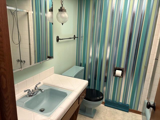 231 E Sunset DRIVE, Oak Creek, WI 53154