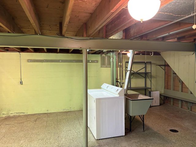 231 E Sunset DRIVE, Oak Creek, WI 53154