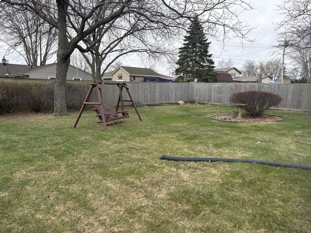 231 E Sunset DRIVE, Oak Creek, WI 53154