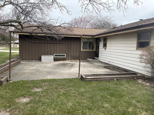 231 E Sunset DRIVE, Oak Creek, WI 53154