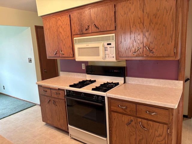 231 E Sunset DRIVE, Oak Creek, WI 53154