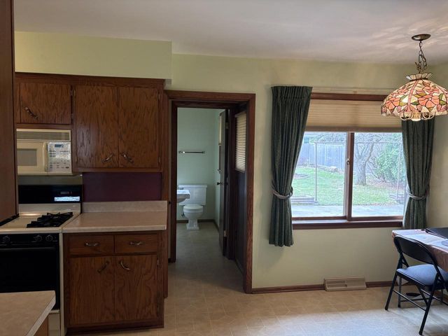 231 E Sunset DRIVE, Oak Creek, WI 53154