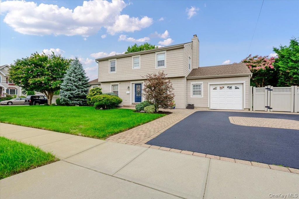 8 Curlew Place, Massapequa, NY 11758 — exterior