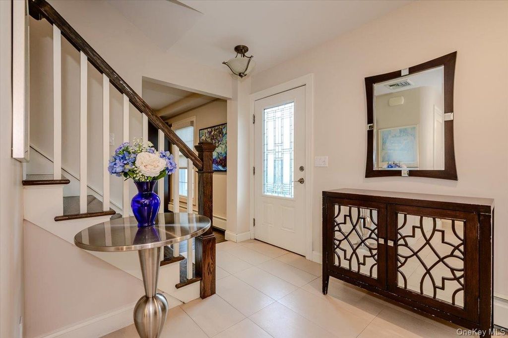 8 Curlew Place, Massapequa, NY 11758 — photo 2