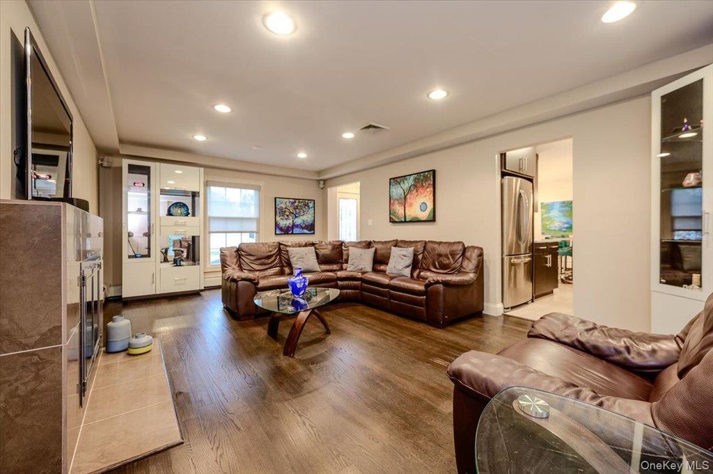 8 Curlew Place, Massapequa, NY 11758 — photo 4