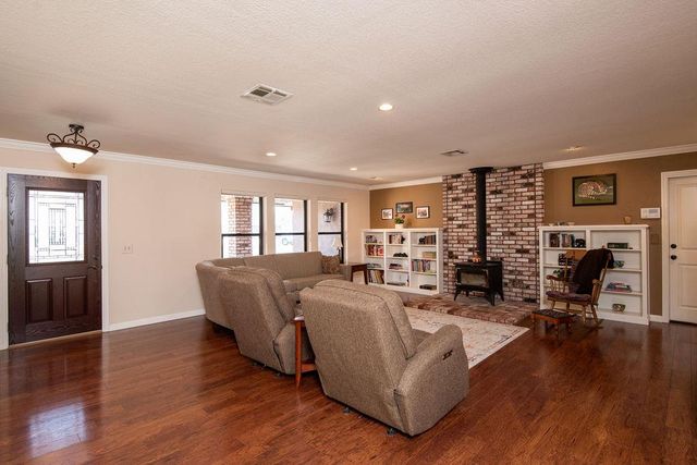 6613 Cypress Wood Cir, Riverbank, CA 95367