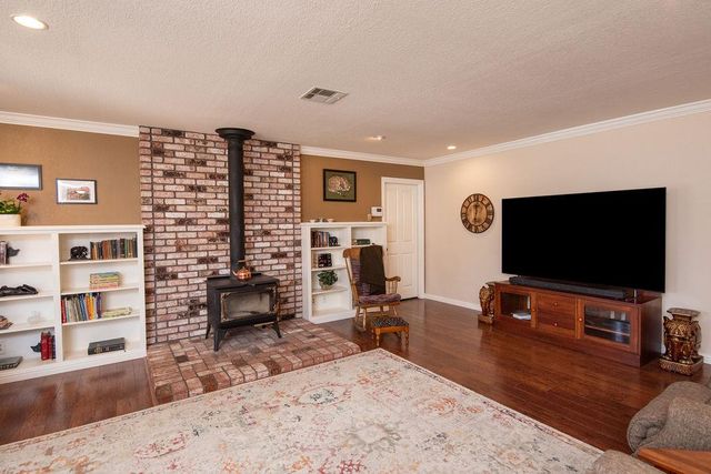 6613 Cypress Wood Cir, Riverbank, CA 95367