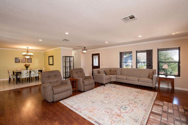 6613 Cypress Wood Cir, Riverbank, CA 95367