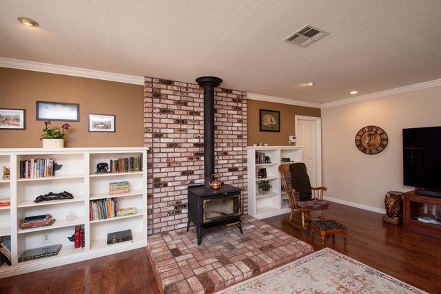 6613 Cypress Wood Cir, Riverbank, CA 95367