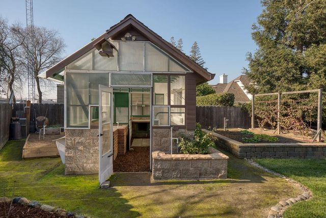 6613 Cypress Wood Cir, Riverbank, CA 95367