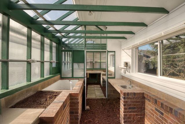 6613 Cypress Wood Cir, Riverbank, CA 95367