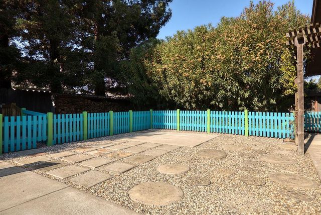 6613 Cypress Wood Cir, Riverbank, CA 95367