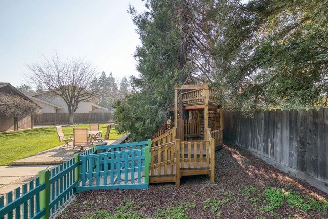 6613 Cypress Wood Cir, Riverbank, CA 95367